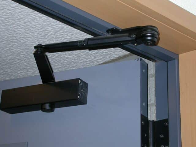 Door closer repair Door closer repair