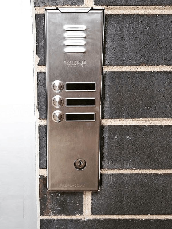 vandal-comm-stainless-steel-intercom-panel-2